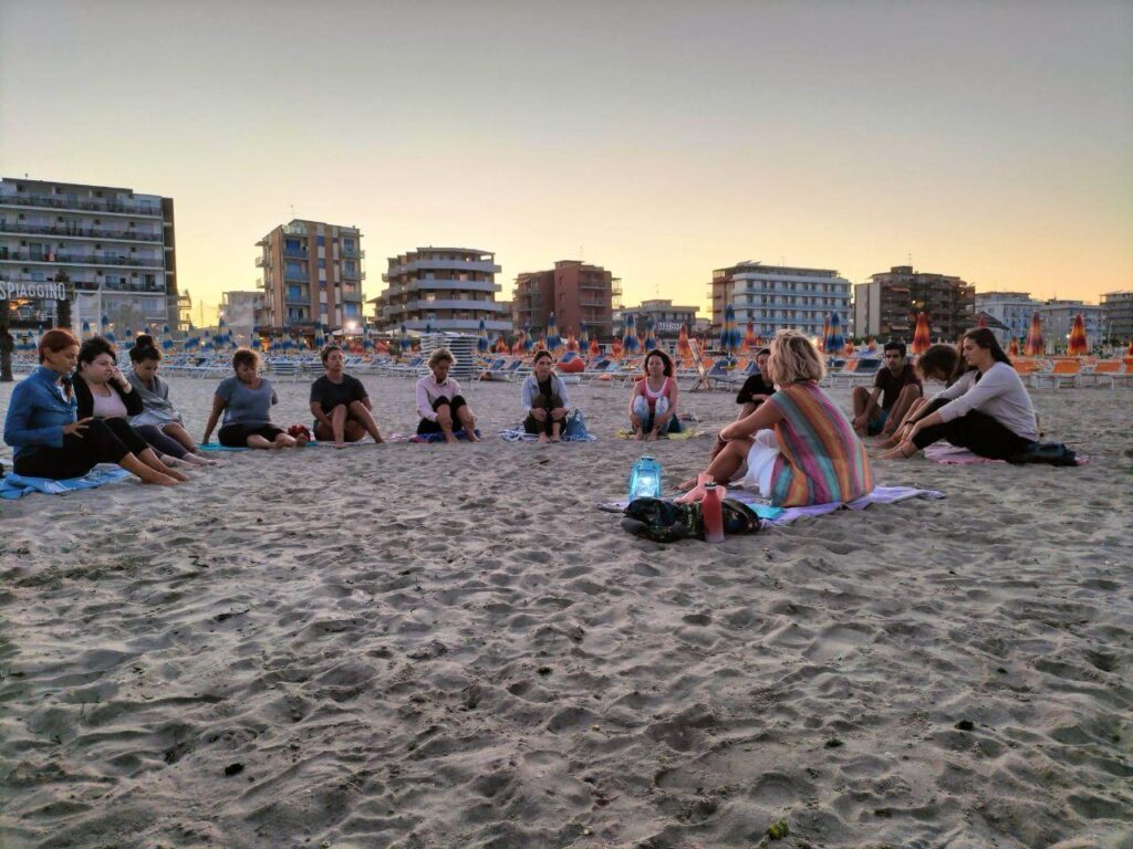 Scopri il mondo e i benefici delle Vacanze Olistiche: un’esperienza rigenerante per ritrovare equilibrio, innalzare la tua energia e riscoprire la gioia di sentirti bene! 2 Per chi sono le Vacanze Olistiche